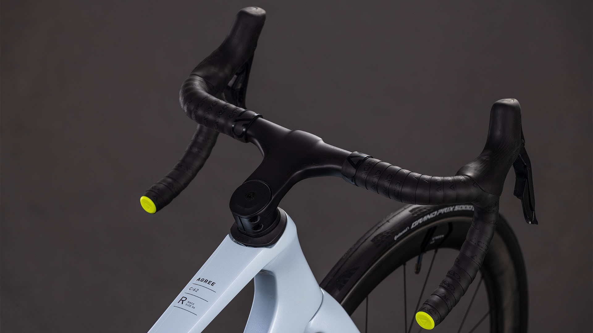 Cube Agree C:62 Race slika krmila od zgoraj in aero headtube napisa
