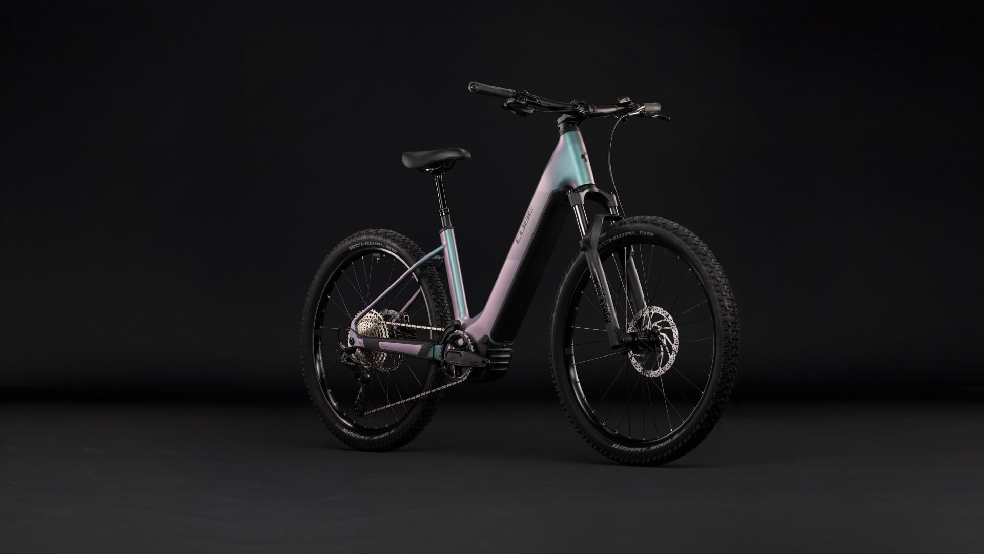 cube kolesa, celoten prikaz električnega kolesa Cube Reaction Hybrid Pro Easy Entry Polarlight z elegantnim znižanim okvirjem