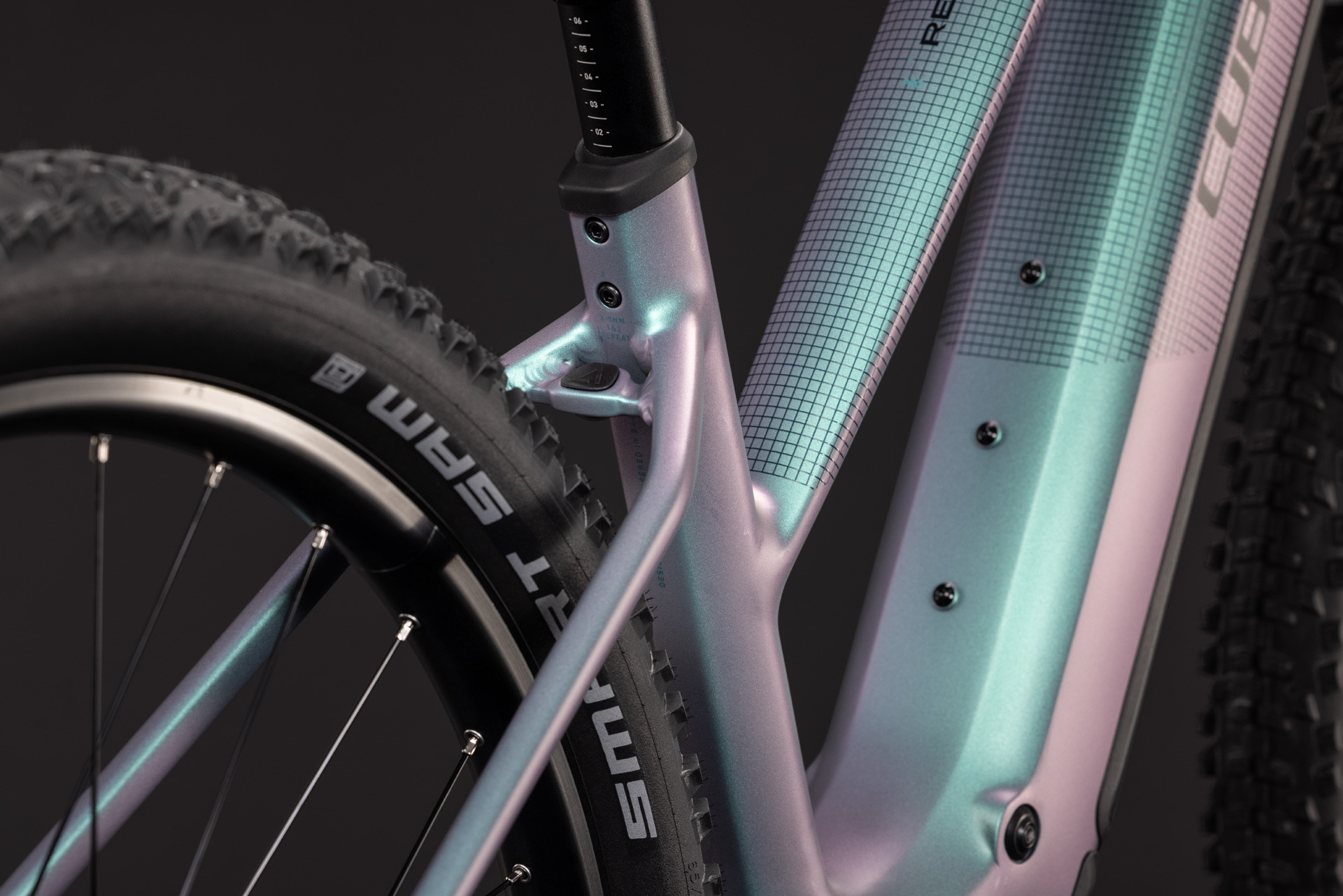 cube kolesa, detajl čiste zasnove sedežne cevi na modelu Cube Reaction Hybrid Polarlight Trapeze