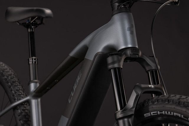 CUBE Reaction Hybrid Race 800 slabgrey 'n' chrome 2027 kolo