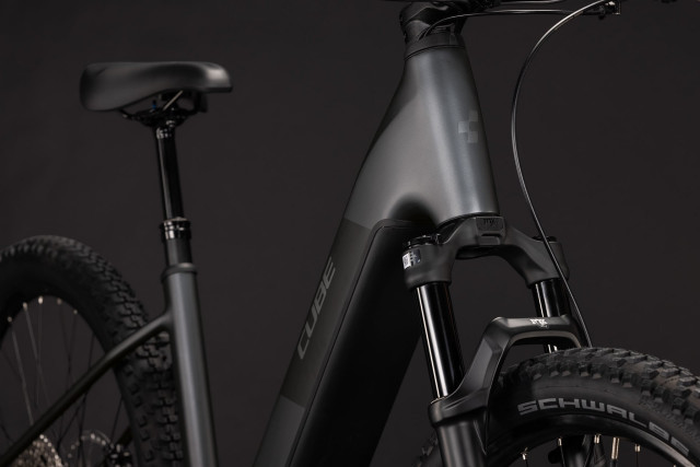 CUBE Reaction Hybrid Race 800 slabgrey 'n' chrome 2027 kolo
