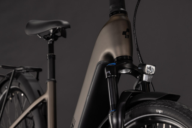 CUBE Touring Hybrid Pro 800 metallicumbra 'n' black 2027 kolo