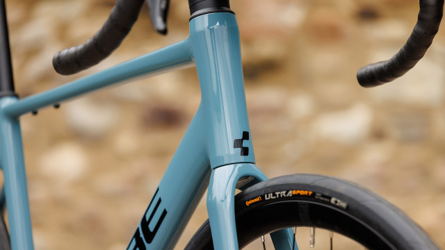 CUBE Attain Pro surfblue 'n' black 2027 kolo