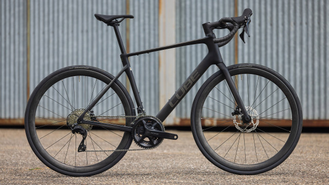 CUBE Attain C:62 Race carbon 'n' coalchrome 2027 kolo