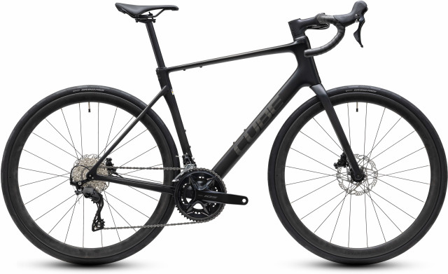 CUBE Attain C:62 Race carbon 'n' coalchrome 2027 kolo