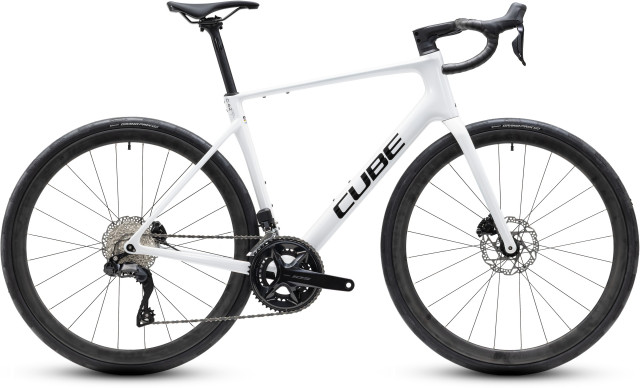 CUBE Attain C:62 SLX metallicwhite 'n' black 2027 kolo