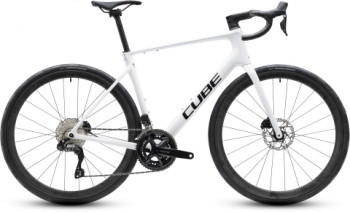 CUBE Attain C:62 SLX metallicwhite 'n' black 2027 kolo