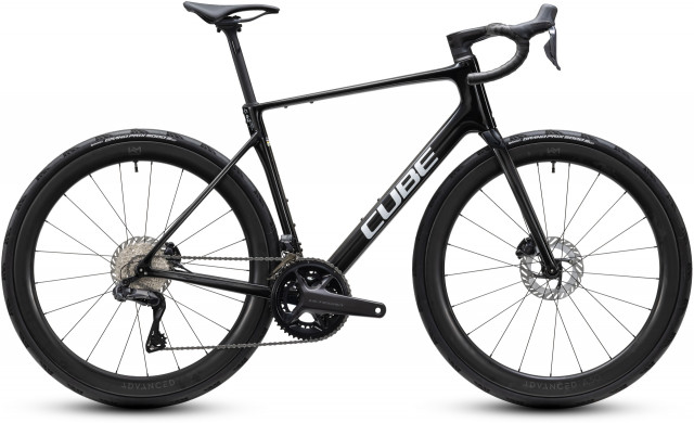 CUBE Attain C:62 SLT carbon 'n' white 2027 kolo