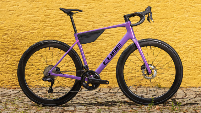 CUBE Attain C:62 SLT cosmicpurple 'n' black 2027 kolo