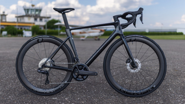 CUBE Litening AIR C:68X Race blackpearl 'n' black 2027 kolo