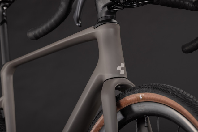 CUBE Nuroad C:62 Pro cedar 'n' stone 2027 gravel kolo