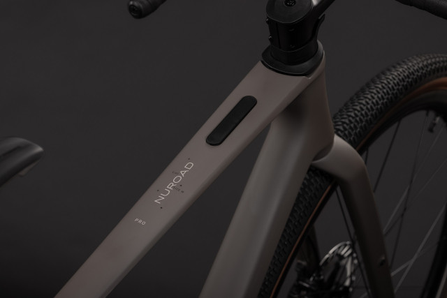 CUBE Nuroad C:62 Pro cedar 'n' stone 2027 gravel kolo