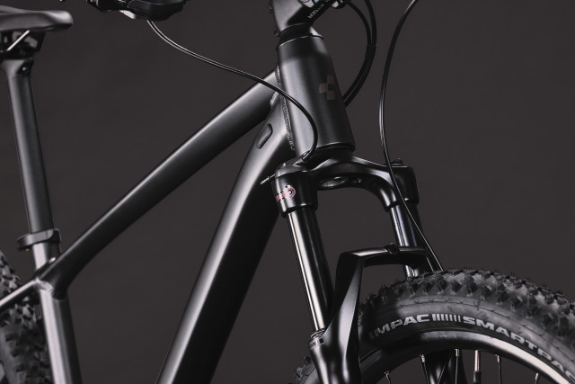 CUBE Aim SLX slateblack 'n' chrome 2027 kolo