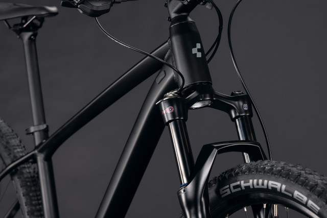 CUBE Aim SLT soot 'n' black 2027 kolo