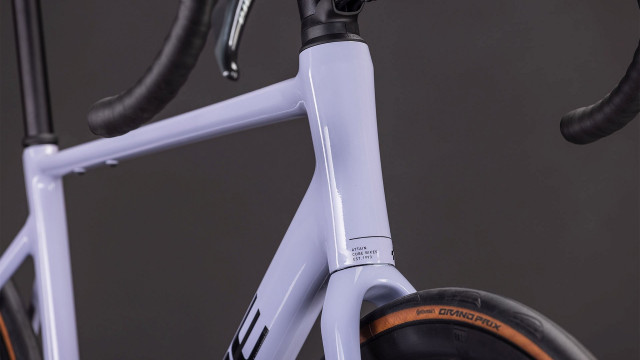 Cube Attain Race cyclamen´n´black 2026 Kolo