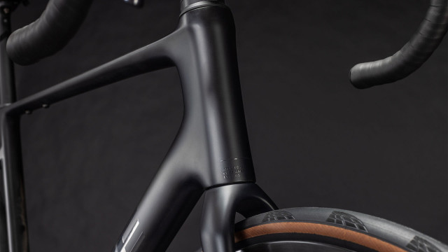 Cube Attain C:62 SLT carbon´n´coalchrome 2026 Kolo