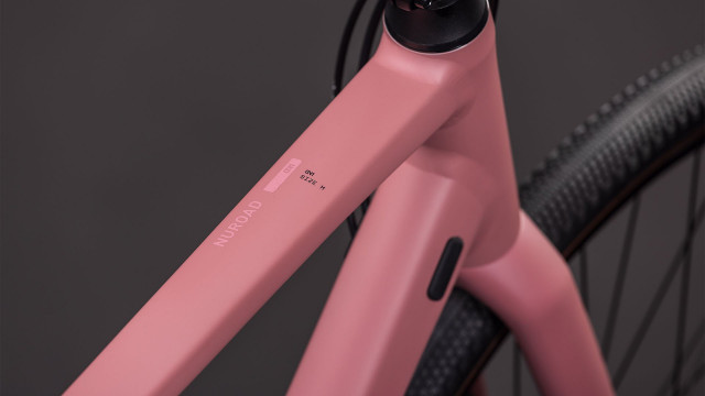 Cube Nuroad ONE ruby´n´puce 2026 Kolo