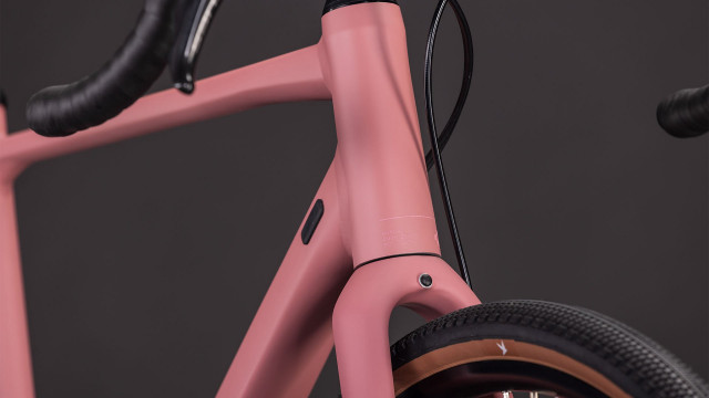 Cube Nuroad ONE ruby´n´puce 2026 Kolo