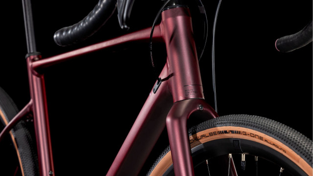 CUBE NUROAD RACE rubyred´n´gloss 2025 KOLO